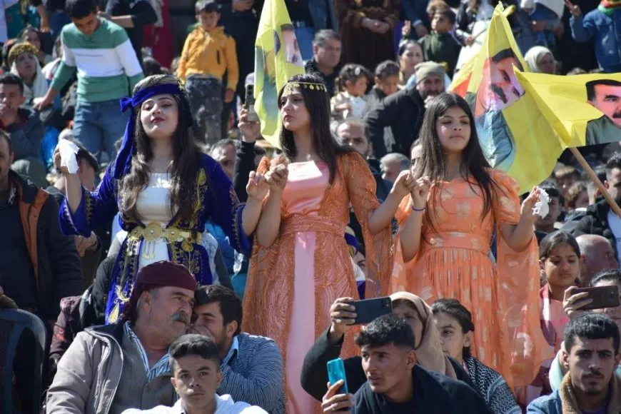 عشرات الآلاف ينهون احتفالهم بنوروز في كوباني وحلب
