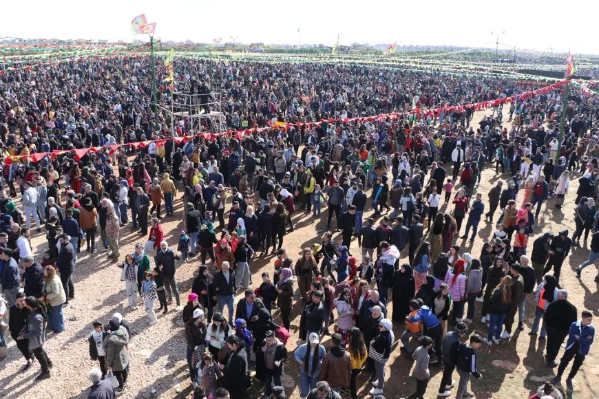 عشرات الآلاف ينهون احتفالهم بنوروز في كوباني وحلب