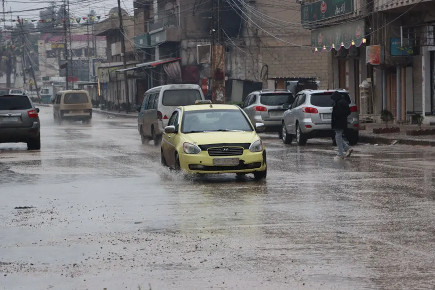 هطولات مطرية غزيرة مصحوبة بالرعد وتحذيرات من تشكل الضباب