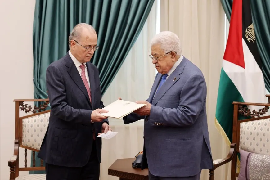 رئيس الحكومة الفلسطينية يقدم تشكيلته الوزارية