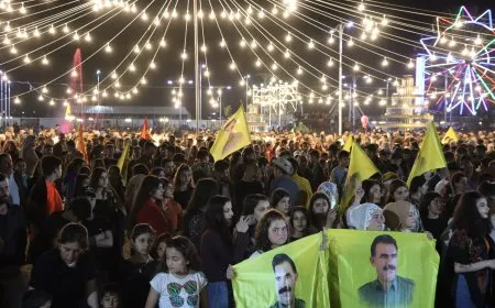 عشرات الالاف يحتفلون بميلاد القائد عبدالله أوجلان