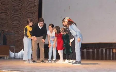 عروض مسرحية على خشبة مركز آرام تيكران