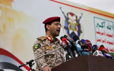 أنصار الله اليمنية تعلن استهداف سفن قبالة سواحل البلاد