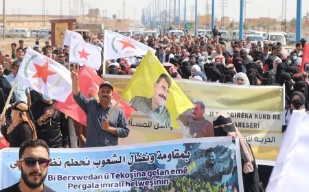 مسيرة في دير الزور ضد هجمات الاحتلال وللمطالبة بحرية القائد عبدالله أوجلان