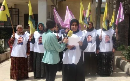 أمهات السلام يتعهّدن برفع وتيرة النضال لتحقيق حرية القائد الجسدية