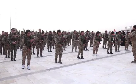 أهالي الرقة يجددون العهد في يوم الشهداء