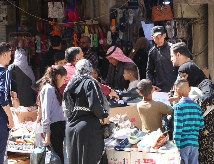 اكتظاظ الأسواق في إقليم شمال وشرق سوريا مع اقتراب عيد الفطر
