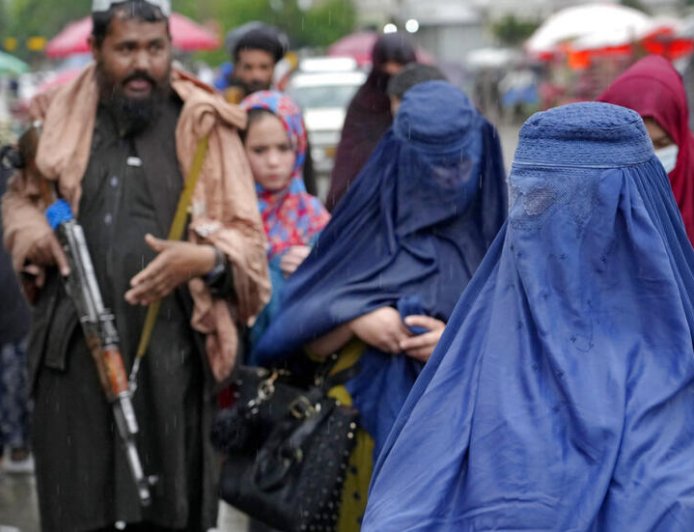 مقتل 11 امرأة وطفلة ودفع 7 آخريات نحو الموت في أفغانستان