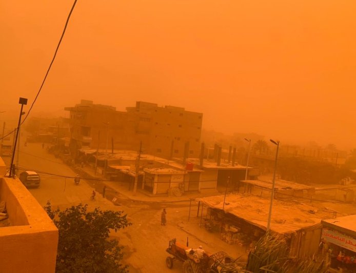 عاصفة غبارية في مقاطعتي دير الزور والرقة