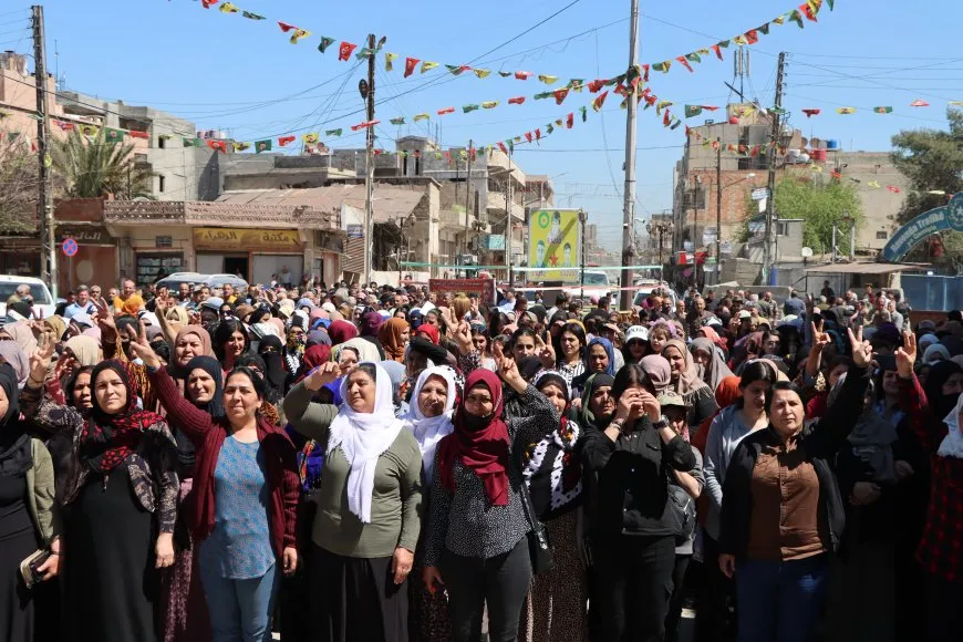 شعب قامشلو يحيّي انتفاضة وان
