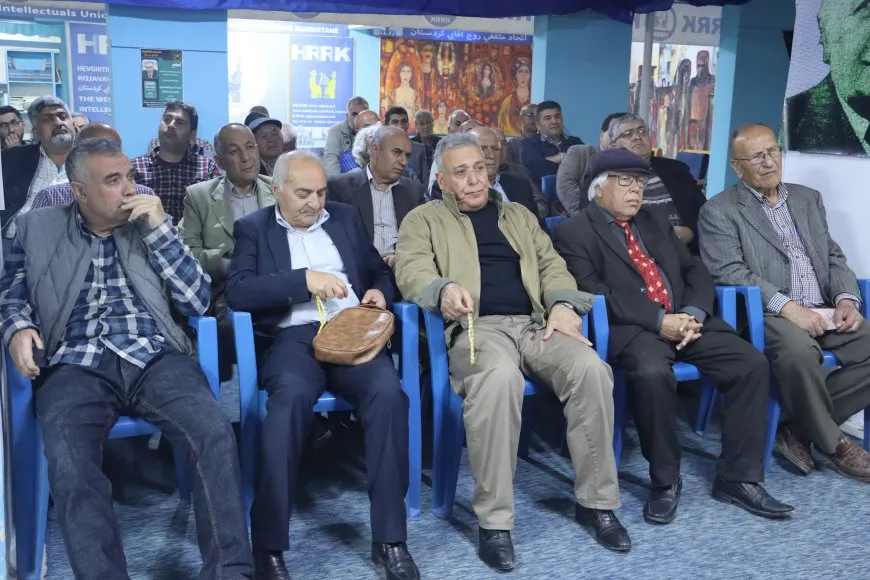 شوقي محمد يحاضر حول جدلية التنمية الاقتصادية والديمقراطية