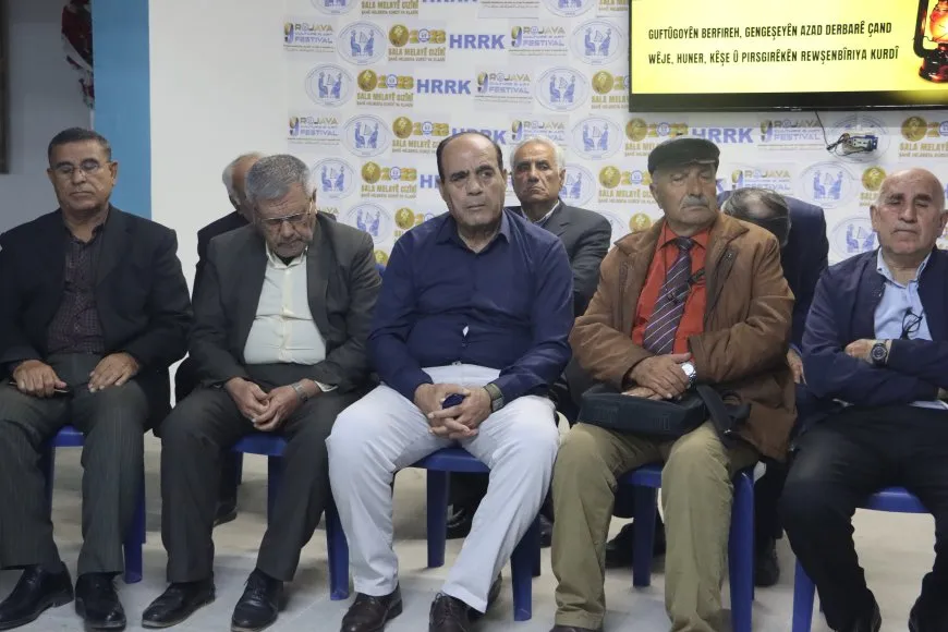 شوقي محمد يحاضر حول جدلية التنمية الاقتصادية والديمقراطية