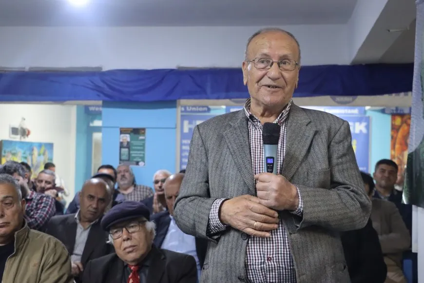 شوقي محمد يحاضر حول جدلية التنمية الاقتصادية والديمقراطية