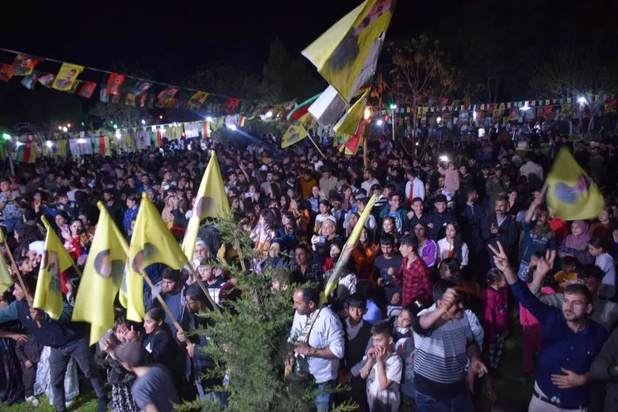 عشرات الالاف يحتفلون بميلاد القائد عبدالله أوجلان
