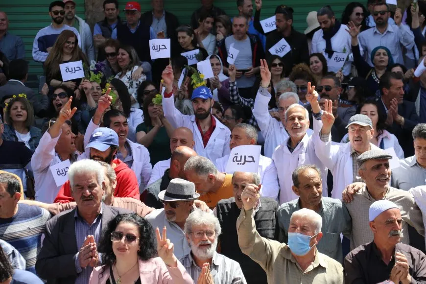 احتجاجات حاشدة في السويداء تأكيداً على التغيير السياسي