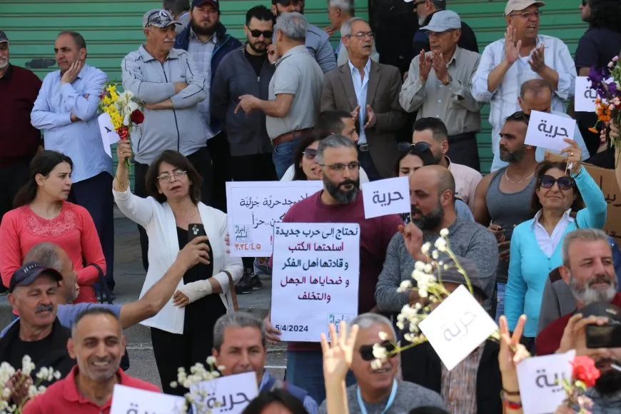 احتجاجات حاشدة في السويداء تأكيداً على التغيير السياسي