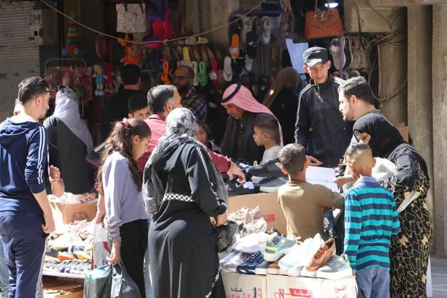 اكتظاظ الأسواق في إقليم شمال وشرق سوريا مع اقتراب عيد الفطر