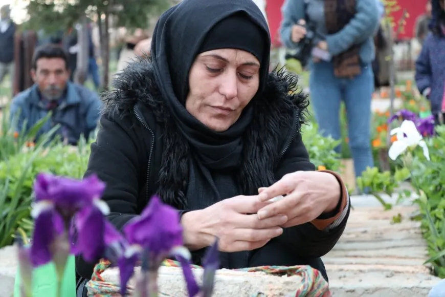 عشية عيد الفطر إيقاد الشموع على أضرحة الشهداء
