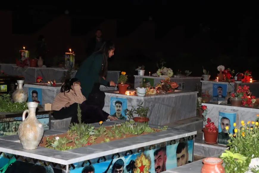 عشية عيد الفطر إيقاد الشموع على أضرحة الشهداء