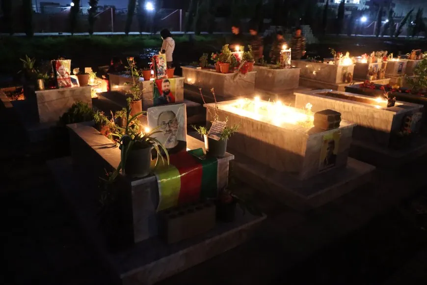 عشية عيد الفطر إيقاد الشموع على أضرحة الشهداء
