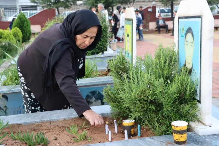 أداء صلاة العيد وزيارة أضرحة الشهداء في إقليم شمال وشرق سوريا