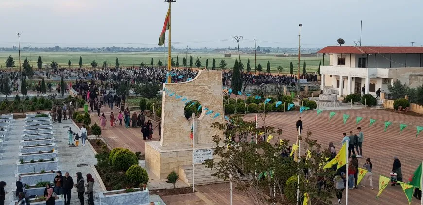 أداء صلاة العيد وزيارة أضرحة الشهداء في إقليم شمال وشرق سوريا