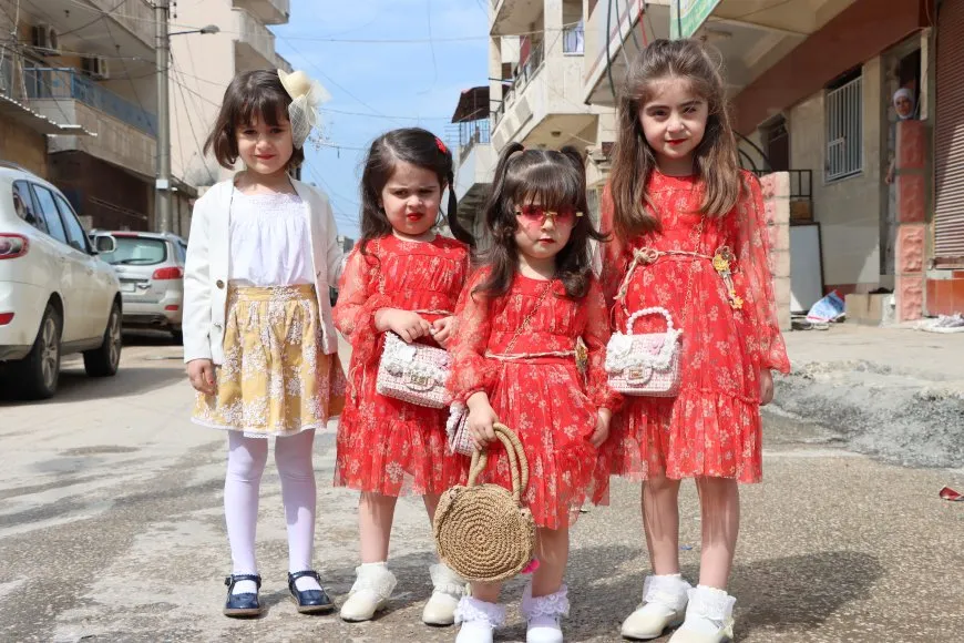 الأطفال وبهجة عيد الفطر.. ملابس جديدة وزيارات وعيديات