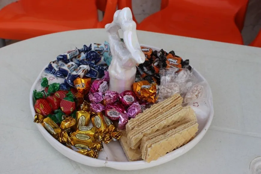 الأطفال وبهجة عيد الفطر.. ملابس جديدة وزيارات وعيديات