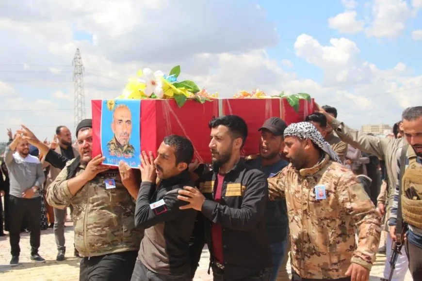 أهالي منبج يشيّعون جثمان مقاتل مجلس منبج العسكري حسين الإبراهيم