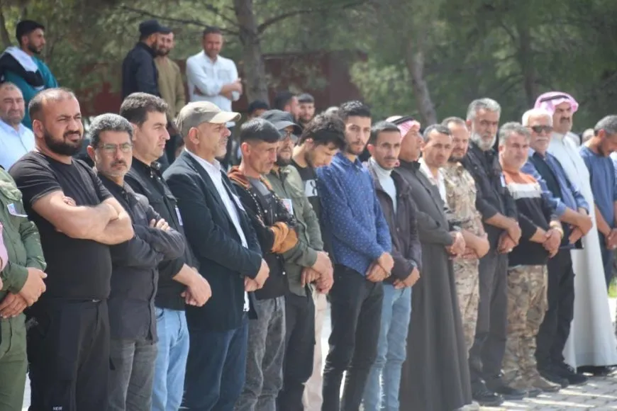 أهالي منبج يشيّعون جثمان مقاتل مجلس منبج العسكري حسين الإبراهيم
