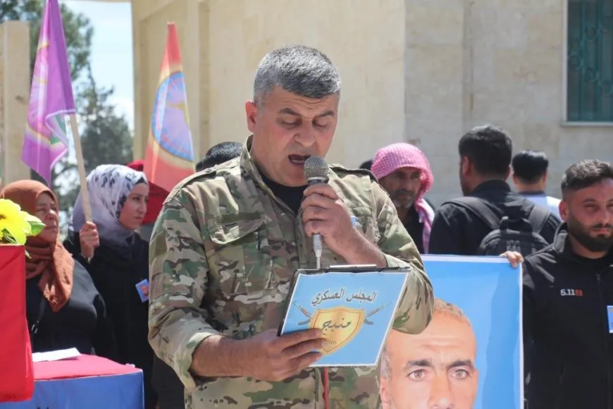 أهالي منبج يشيّعون جثمان مقاتل مجلس منبج العسكري حسين الإبراهيم