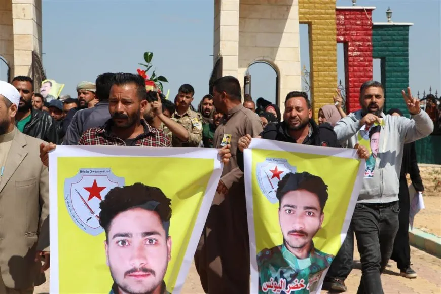 تشييع جثمان مقاتل الدفاع الذاتي محمد اليونس