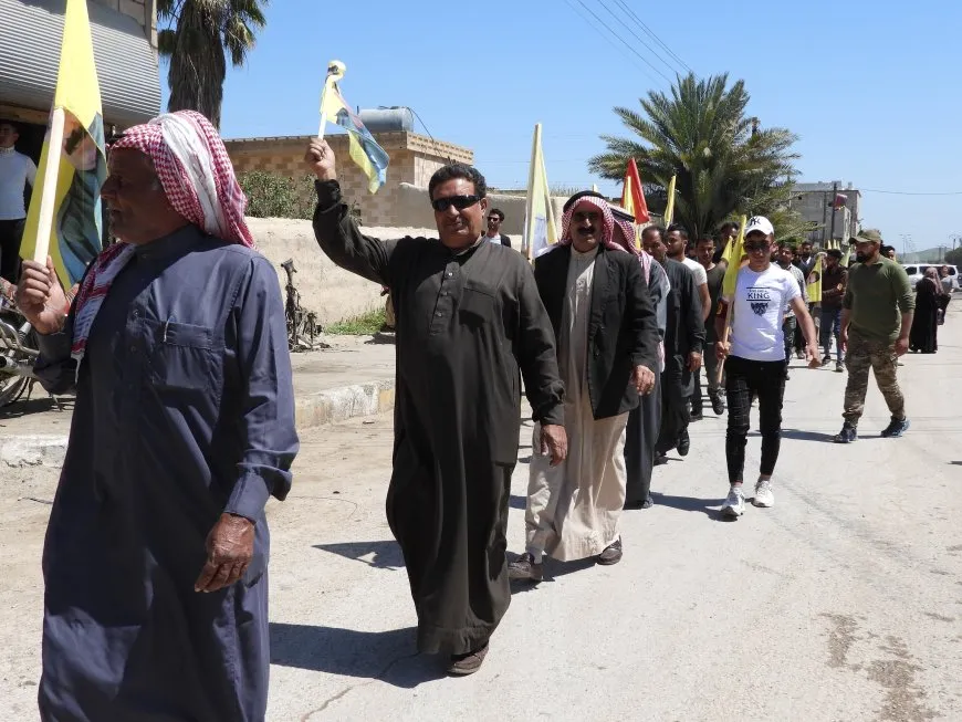 مظاهرة في مقاطعة الطبقة للمطالبة بالحرية الجسدية للقائد عبد الله أوجلان 