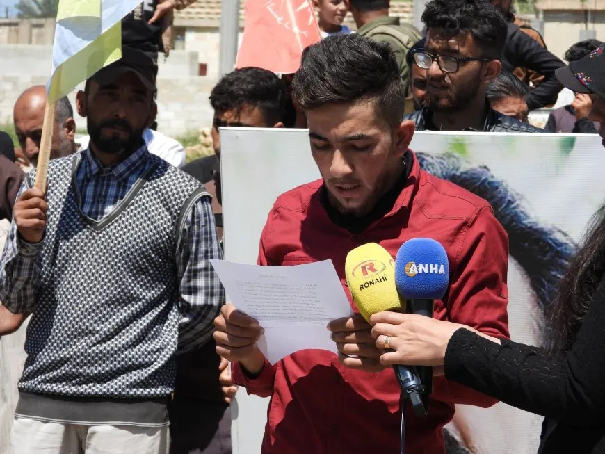 مظاهرة في مقاطعة الطبقة للمطالبة بالحرية الجسدية للقائد عبد الله أوجلان 