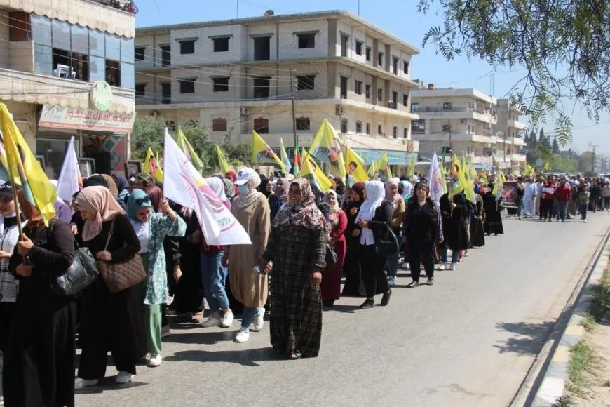 أهالي مقاطعة منبج يطالبون بالحرية الجسدية للقائد عبد الله أوجلان