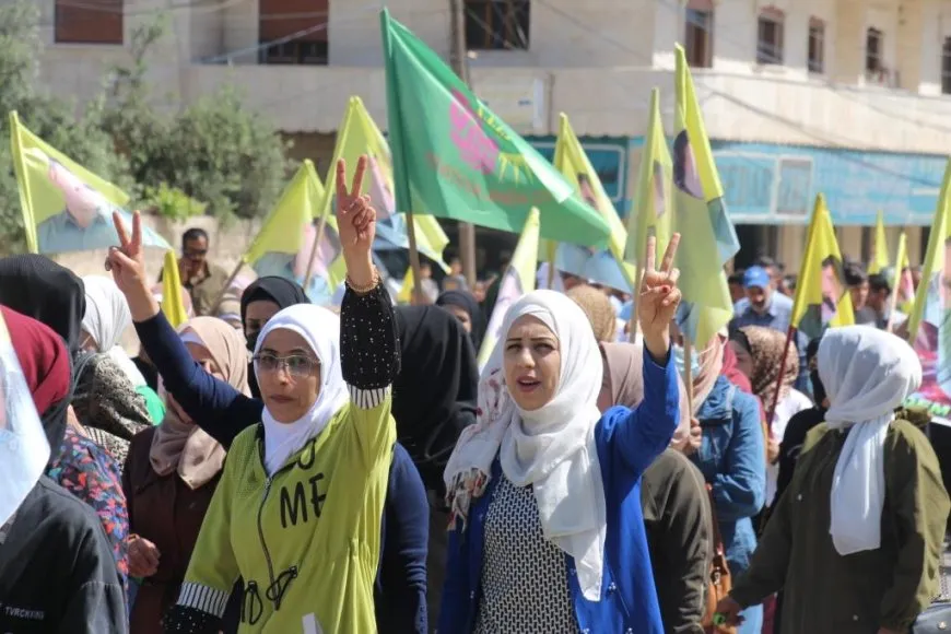 أهالي مقاطعة منبج يطالبون بالحرية الجسدية للقائد عبد الله أوجلان