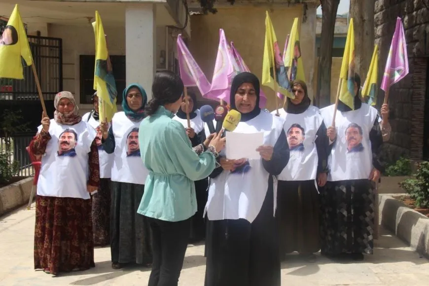 أمهات السلام يتعهّدن برفع وتيرة النضال لتحقيق حرية القائد الجسدية