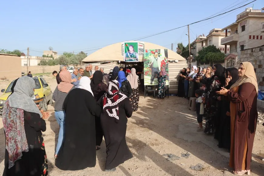 تقديم واجب العزاء لذوي مقاتلة YPJ نارفين هوكر