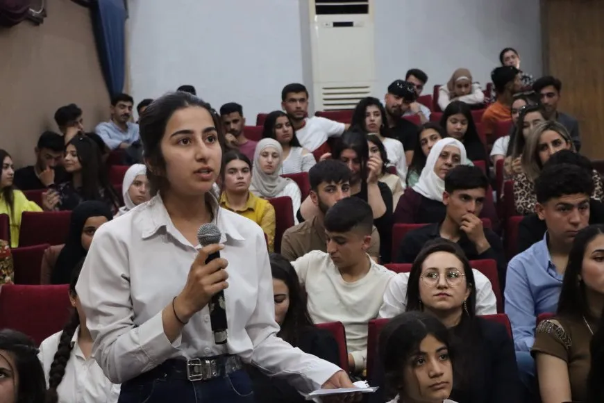 طلبة الجامعات والمدارس ينظمون أنفسهم