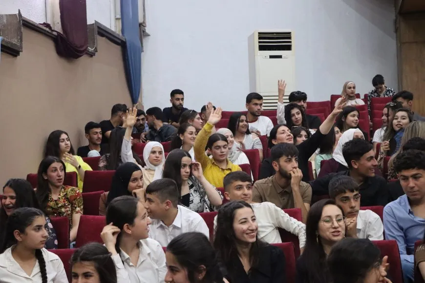 طلبة الجامعات والمدارس ينظمون أنفسهم