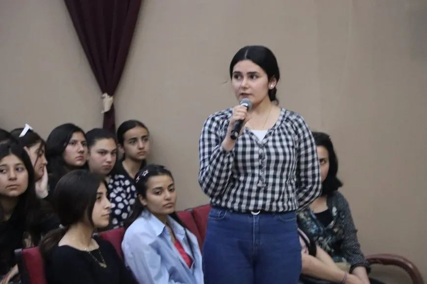 طلبة الجامعات والمدارس ينظمون أنفسهم