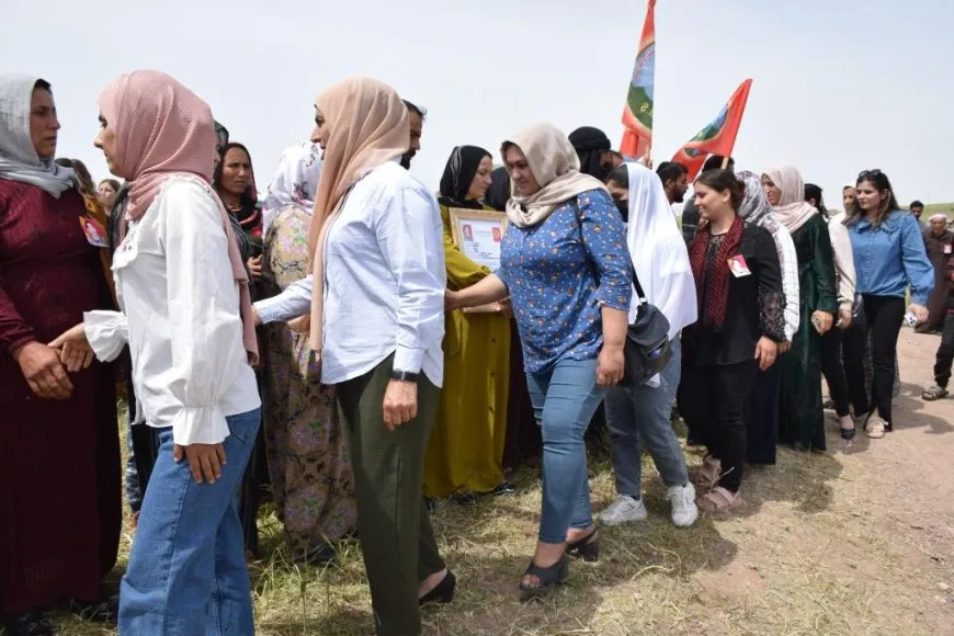 تقديم واجب العزاء لذوي الشهيدة زين زاغروس