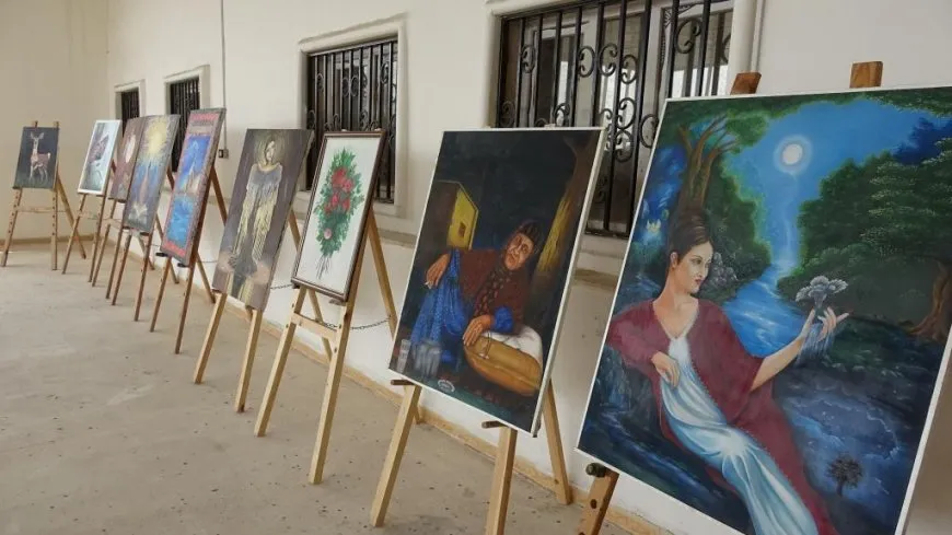 معرض للفن التشكيلي والأعمال اليدوية في الرقة