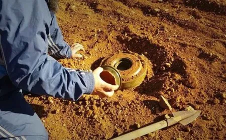 مقتل وإصابة 4 أطفال بانفجار قنبلة من مخلّفات الحرب بريف إدلب المحتل