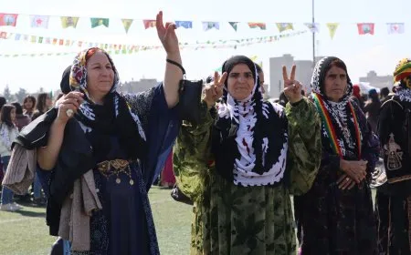 عيد الأم.. تواريخ مختلفة ومنظور مشترك