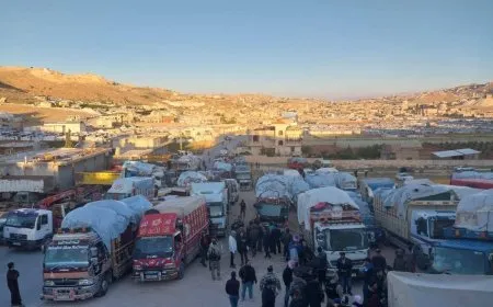 تركيا ترحّل 450 لاجئاً سورياً قسراً عن أراضيها وتسلّمهم لمرتزقتها