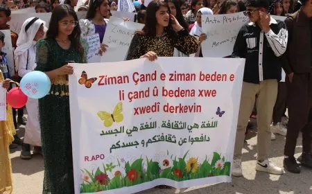 تردّد صدى أغاني وهتافات اللغة الكردية في أرجاء جل أغا