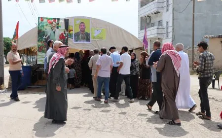 أهالي قامشلو يقدّمون واجب العزاء لذوي الشهيد مظلوم