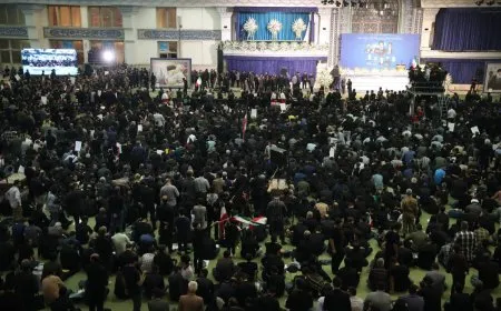 عشرات الآلاف يتجمعون في طهران لحضور مراسم تشييع رئيسي