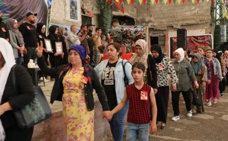 تقديم واجب العزاء لذوي المقاتلة دلجين آزادي في حلب